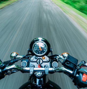 Tragična nesreča na Celovški cesti: Življenje izgubil mlad motorist