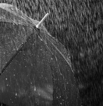 Nevarnost močnih vetrov: ARSO izdal opozorilo za ponedeljek