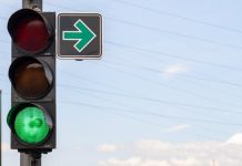 V Ljubljani na 5 lokacijah postavljene zelene puščice za zavijanje desno