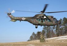 Hudo poškodovanega kolesarja v UKC prepeljali s helikopterjem