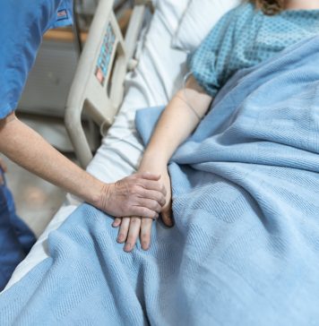 Zdravniške organizacije v Sloveniji glasno proti evtanaziji