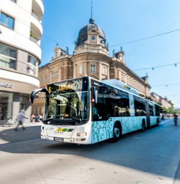 Poletje ponovno prinaša brezplačne vožnje za upokojence in študente