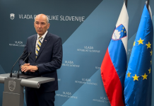 Janša vladi predal 44 predlogov priporočil