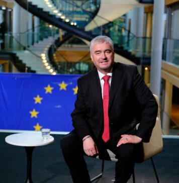 Milan Zver opozarja na politično pristranskost pri preverjanju dejstev v EU