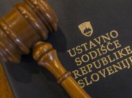 SDS in NSi na ustavno sodišče: Dolgotrajna oskrba ne sme temeljiti na dvojnih obremenitvah