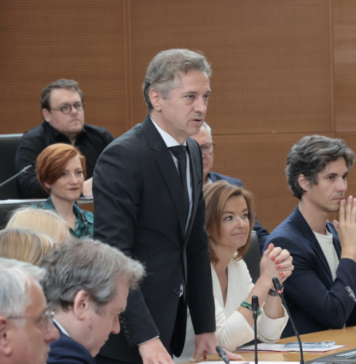 Iluzija enotnosti v koaliciji: Resničnost ali zgolj predstava?