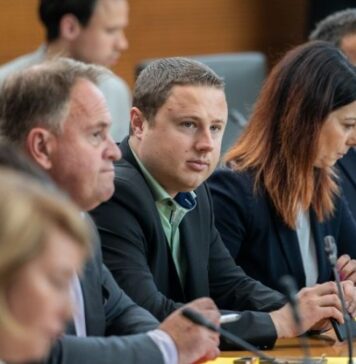 Žan Mahnič: Preiskovalka o energetiki bo dober test, ali zakon Urške Klakočar Zupančič omogoča učinkovito parlamentarno preiskav