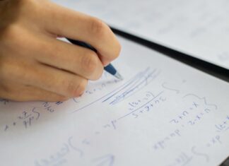 Devetošolci soočeni z začasno nedostopnostjo podatkov o vpisu v srednje šole