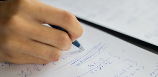 Devetošolci soočeni z začasno nedostopnostjo podatkov o vpisu v srednje šole