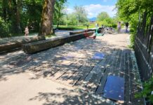 Občina začela z obnovo mostička pri Koseškem bajerju