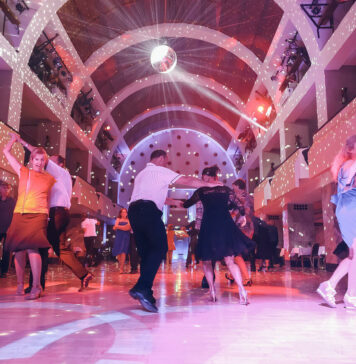 Nova sezona družabnih plesov v Festivalni se začenja