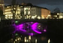 Ali veste zakaj se 17. novembra tromostovje obarva vijolično?