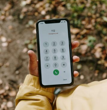 Kdaj bo vlada prevzela odgovornost za skoraj enoletno stavko operaterjev številke 112?