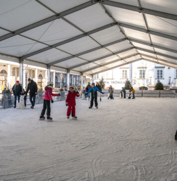 Odpira se drsališče na Pogačarjevem trgu, možnost curlinga!