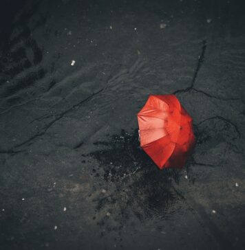 Oranžno opozorilo: Danes zvečer in v noči na torek celotni Sloveniji grozijo močne nevihte