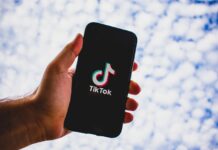 Časovna bomba za TikTok: Ali se bo TikTok v nedeljo res izklopil v ZDA?