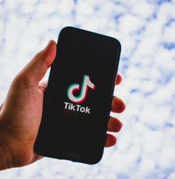 Časovna bomba za TikTok: Ali se bo TikTok v nedeljo res izklopil v ZDA?