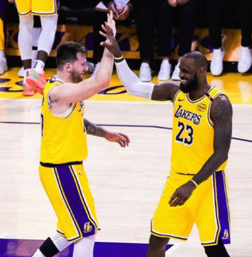 Luka Dončić s 14 točkami navdušil na debiju ob zmagi Lakersov!