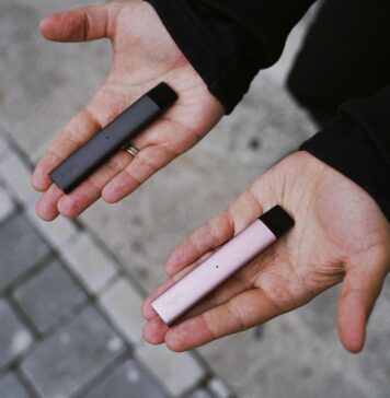 Z današnjim dnem nova prepoved: Elektronske cigarete le še v okusu tobaka