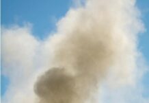 Strupeni oblak klora v Španiji: Več kot 160.000 ljudi ostaja zaprtih v svojih domovih