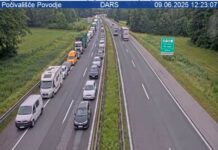 Gneča na slovenskih cestah vse večja: Pred predorom Karavanke večkilometrska kolona