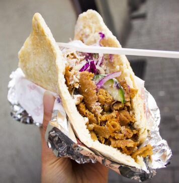 Sporna kebabdžinica v Logatcu: Sedem let brez rešitve!