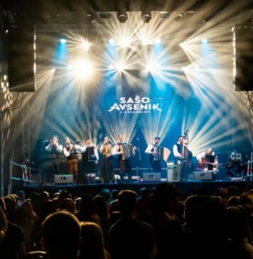 Sašo Avsenik šokiral: Tretjič postal oče in razkril novorojenčka na dopustu #foto