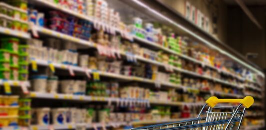 Avstrija znižuje DDV na osnovna živila: Bo Slovenija spet kupovala čez mejo?