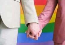 2015 ustanovljena prva večinsko muslimanska mestna uprava prepovedala LGBTQ+ simbole