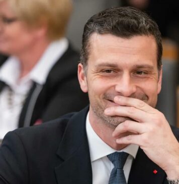 Poslanec in vodja poslanske skupine SD Jani Prednik odstopa zaradi resnih obtožb nasilja