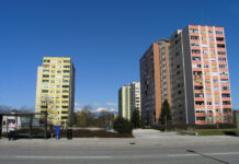 V Štepanjskem naselju kritično primanjkuje parkirišč: “Iskanje traja tudi do 40 minut”