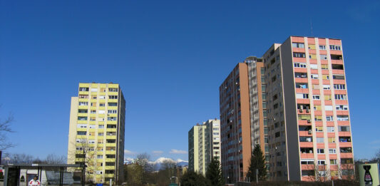 V Štepanjskem naselju kritično primanjkuje parkirišč: “Iskanje traja tudi do 40 minut”