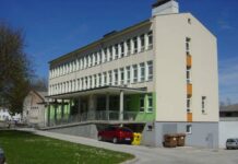 Nasilni incident v Kočevju: Roma napadla dijaka pred zdravstvenim domom