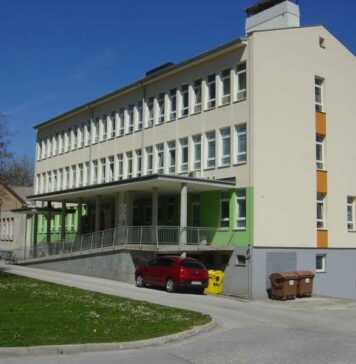 Nasilni incident v Kočevju: Roma napadla dijaka pred zdravstvenim domom