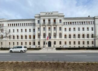 Tri leta zapora 67-letniku za spolni napad na avtobusu v Ljubljani