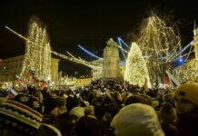 Harmonikarji oživeli Prešernov trg: Ljubljano preplavila slovenska glasba #video