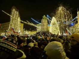 Harmonikarji oživeli Prešernov trg: Ljubljano preplavila slovenska glasba #video