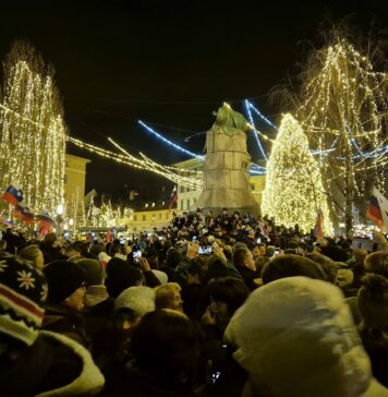 Harmonikarji oživeli Prešernov trg: Ljubljano preplavila slovenska glasba #video