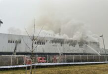 Obsežen požar v BTC-ju: Policija opravlja ogled, kaj sporoča trgovec, kakšne so posledice in vpliv na okolje