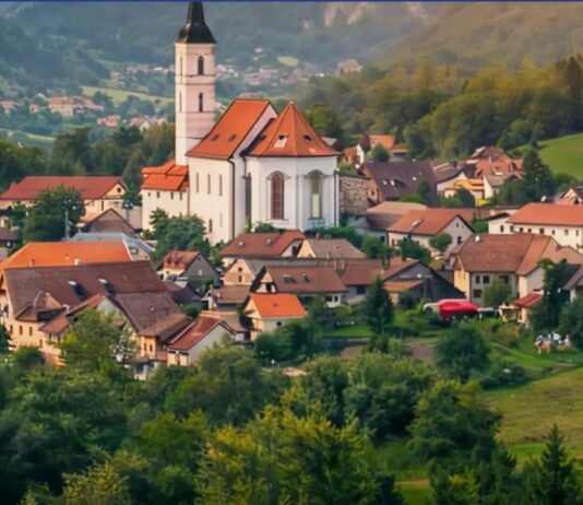 SDS predstavil program »Za Slovenijo«: ostro razločevanje od aktualne vlade in poudarek na ambiciji, podjetništvu in družini