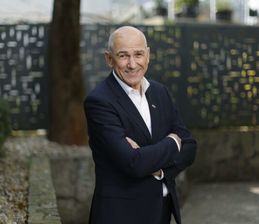 Mesec in Golob pod pritiskom: Zahteva po opravičilu ali sledi sodna pot